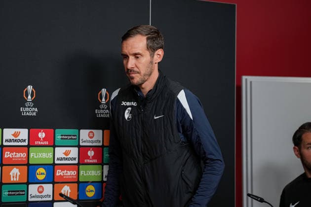 Soccer, Bundesliga, Men, Freiburg Europa Park Stadion, Sport, Europa Park Stadion, Press Conference, Europa League match, Maccabi Tel aviv, Julian Schuster SC Freiburg, Coach Freiburg Europa Park Stadion Baden Württemberg Germany Copyright: xFINLEYxMÖRCHx