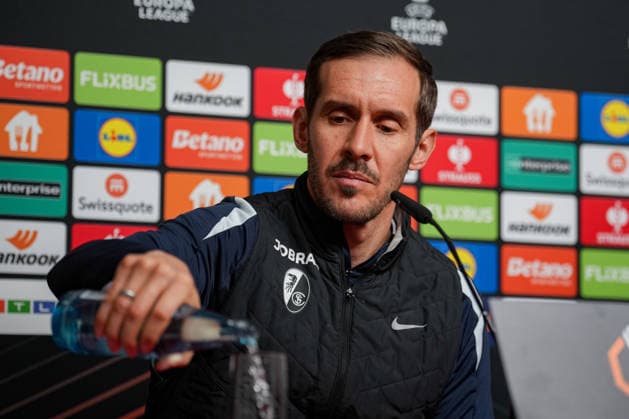 Soccer, Bundesliga, Men, Freiburg Europa Park Stadion, Sport, Europa Park Stadion, Press Conference, Europa League match, Maccabi Tel aviv, Julian Schuster SC Freiburg, Coach Freiburg Europa Park Stadion Baden Württemberg Germany Copyright: xFINLEYxMÖRCHx