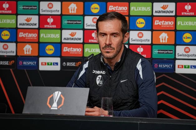 Soccer, Bundesliga, Men, Freiburg Europa Park Stadion, Sport, Europa Park Stadion, Press Conference, Europa League match, Maccabi Tel aviv, Julian Schuster SC Freiburg, Coach Freiburg Europa Park Stadion Baden Württemberg Germany Copyright: xFINLEYxMÖRCHx