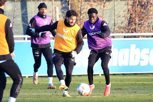 DEU, DFL, 2 FBL Hertha BSC, Training, 21 01 2026, Sportforum, Berlin, DEU, DFL, 2 FBL Hertha BSC, Training, im Bild Kevin Sessa Hertha BSC Berlin 8 , Boris Lum Hertha BSC Berlin 21 DFL regulations prohibit any use of Photographs as image sequences and or quasi video nordphotoxGmbHx xEngler nph00076