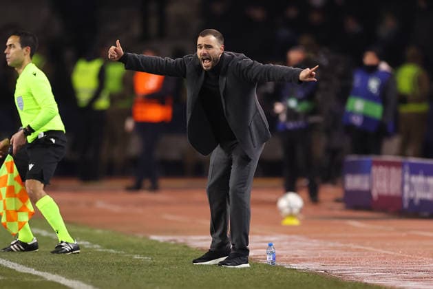 21 01 2026, Football UEFA Champions League, Qarabag Agdam FK Eintracht Frankfurt, v l , Interim coach Dennis Schmitt Eintracht Frankfurt gives instructions, gesticulates, gesticulate with arms, gives instructions, gesticulate DFL DFB REGULATIONS PROHIBIT ANY USE OF PHOTOGRAPHS AS IMAGE SEQUENCES AND OR QUASI VIDEO xdcx Copyright: HMBxMedia Claus