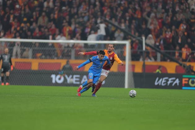 2026-01-21 Galatasaray SK v Atletico de Madrid - UEFA Champions League 2025 26 League Phase MD7 ISTANBUL, TURKEY - JANUARY 21: Thiago Almada of Atletico de Madrid, Leroy Sane of Galatasaray SK during the UEFA Champions League 2025 26 League Phase MD7 match between Galatasaray SK and Atletico de Madrid at Rams Park Stadium on January 21, 2026 in Istanbul, Turkey. (Photo by BSR Agency) Istanbul Turkey Content not available for redistribution in The Netherlands directly or indirectly through any third parties. Copyright: xBSRxAgencyx