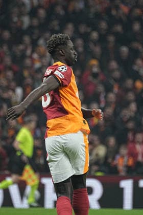ISTANBUL, TURKEY - JANUARY 21: Davinson Sanchez of Galatasaray SK reacts during the UEFA Champions League 2025 26 League Phase MD7 match between Galatasaray A.S. and Atletico de Madrid at Ali Sami Yen Spor Kompleksi Rams Park Stadium on January 21, 2026 in Istanbul, Turkey. Istanbul Turkey Copyright: xSeskimphotox GSaray-AMadrid-210126 (1)