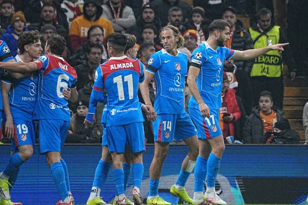 ISTANBUL, TURKEY - JANUARY 21: Giuliano Simeone (20) of Atletico de Madrid celebrates after scoring the first goal of his team with teammates during the UEFA Champions League 2025 26 League Phase MD7 match between Galatasaray A.S. and Atletico de Madrid at Ali Sami Yen Spor Kompleksi Rams Park Stadium on January 21, 2026 in Istanbul, Turkey. Istanbul Turkey Copyright: xSeskimphotox GSaray-AMadrid-210126 (3)