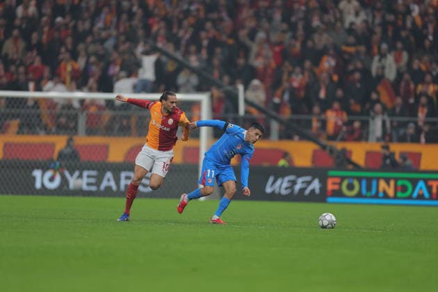 2026-01-21 Galatasaray SK v Atletico de Madrid - UEFA Champions League 2025 26 League Phase MD7 ISTANBUL, TURKEY - JANUARY 21: Thiago Almada of Atletico de Madrid, Leroy Sane of Galatasaray SK during the UEFA Champions League 2025 26 League Phase MD7 match between Galatasaray SK and Atletico de Madrid at Rams Park Stadium on January 21, 2026 in Istanbul, Turkey. (Photo by BSR Agency) Istanbul Turkey Content not available for redistribution in The Netherlands directly or indirectly through any third parties. Copyright: xBSRxAgencyx