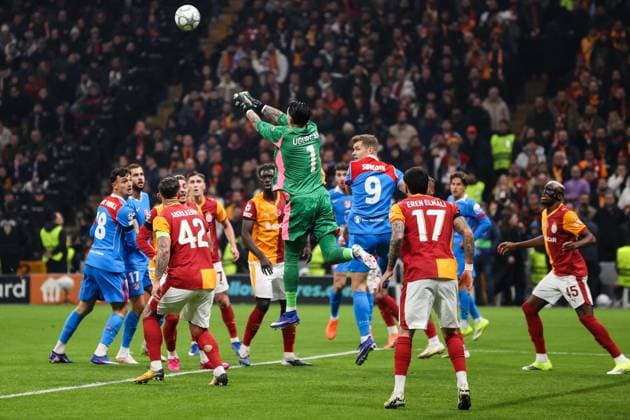 Galatasaray v Atletico Madrid - UEFA Champions League ISTANBUL, TURKIYE - JANUARY 21: Ugurcan Cakir (1) of Galatasaray in action against Alexander Sorloth (9) of Atletico Madrid during UEFA Champions League week 7 football match between Galatasaray and Atletico Madrid at RAMS Park in Istanbul, Turkiye on January 21, 2026. Cem Tekkesinoglu Anadolu Istanbul Turkey. Editorial use only. Please get in touch for any other usage.  Copyright: x2026xAnadoluxCemxTekkesinoglux