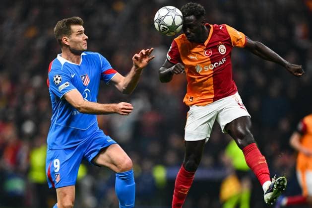Galatasaray v Atletico Madrid - UEFA Champions League ISTANBUL, TURKIYE - JANUARY 21: Davinson Sanchez (R) of Galatasaray in action against Alexander Sorloth (L) of Atletico Madrid during UEFA Champions League week 7 football match between Galatasaray and Atletico Madrid at RAMS Park in Istanbul, Turkiye on January 21, 2026. Cem Tekkesinoglu Anadolu Istanbul Turkey. Editorial use only. Please get in touch for any other usage.  Copyright: x2026xAnadoluxCemxTekkesinoglux