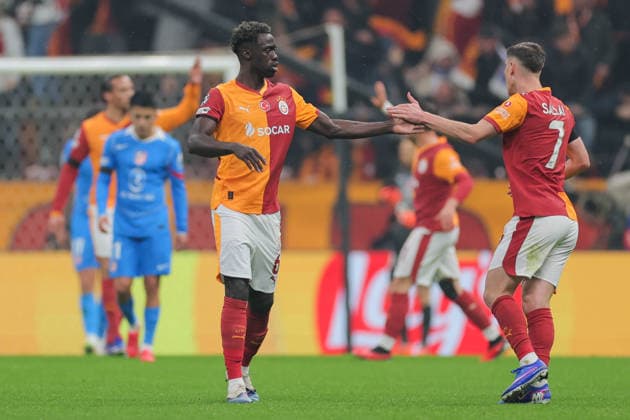 2026-01-21 Galatasaray SK v Atletico de Madrid - UEFA Champions League 2025 26 League Phase MD7 ISTANBUL, TURKEY - JANUARY 21: Roland Sallai of Galatasaray SK, Davinson Sanchez of Galatasaray SK during the UEFA Champions League 2025 26 League Phase MD7 match between Galatasaray SK and Atletico de Madrid at Rams Park Stadium on January 21, 2026 in Istanbul, Turkey. (Photo by BSR Agency) Istanbul Turkey Content not available for redistribution in The Netherlands directly or indirectly through any third parties. Copyright: xBSRxAgencyx