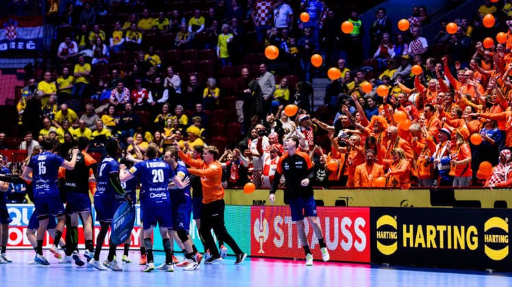 260121 Players celebrates and Fans of the Netherlands after the EHF European Handball Championship preliminary round match between the Netherlands and Georgia on January 21, 2026 in Malmö Photo Petter Arvidson BILDBYRAN kod PA PA1129 handball handboll handball handbolls em 2026 nederländerna netherlands georgien ehf european handball championship georgia bbeng jubel celebrates  Copyright: PETTERxARVIDSON BB260121PA125