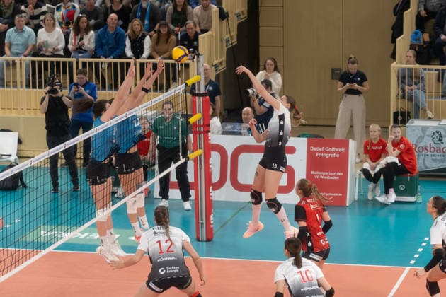 21 01 2026, xhfmx, Volleyball Volleyball Bundesliga VBL, VC Wiesbaden Dresdner SC Marta Kamelija Levinska Dresdner SC hits the ball over the net DFL DFB REGULATIONS PROHIBIT ANY USE OF PHOTOGRAPHS as IMAGE SEQUENCES and or QUASI VIDEO Wiesbaden