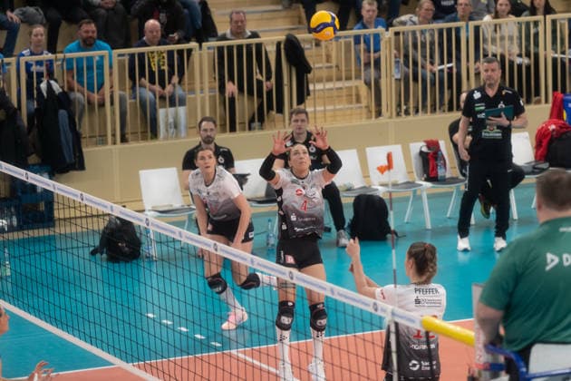 21 01 2026, xhfmx, Volleyball Volleyball Bundesliga VBL, VC Wiesbaden Dresdner SC v l Emma Grome Dresdner SC , Mette Marleen Pfeffer Dresdner SC DFL DFB REGULATIONS PROHIBIT ANY USE OF PHOTOGRAPHS as IMAGE SEQUENCES and or QUASI VIDEO Wiesbaden