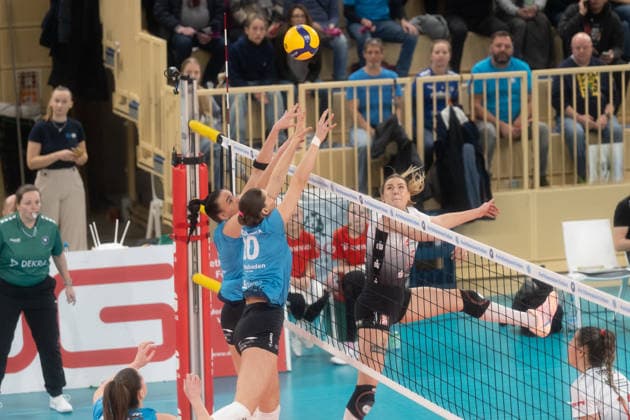 21 01 2026, xhfmx, Volleyball Volleyball Bundesliga VBL, VC Wiesbaden Dresdner SC Marta Kamelija Levinska Dresdner SC puts the ball over the net DFL DFB REGULATIONS PROHIBIT ANY USE OF PHOTOGRAPHS as IMAGE SEQUENCES and or QUASI VIDEO Wiesbaden