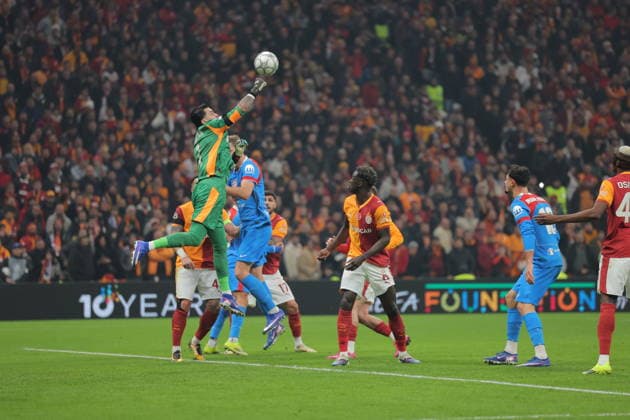 2026-01-21 Galatasaray SK v Atletico de Madrid - UEFA Champions League 2025 26 League Phase MD7 ISTANBUL, TURKEY - JANUARY 21: Ugurcan Cakir of Galatasaray SK, Davinson Sanchez of Galatasaray SK, Alexander Sorloth of Atletico de Madrid during the UEFA Champions League 2025 26 League Phase MD7 match between Galatasaray SK and Atletico de Madrid at Rams Park Stadium on January 21, 2026 in Istanbul, Turkey. (Photo by BSR Agency) Istanbul Turkey Content not available for redistribution in The Netherlands directly or indirectly through any third parties. Copyright: xBSRxAgencyx