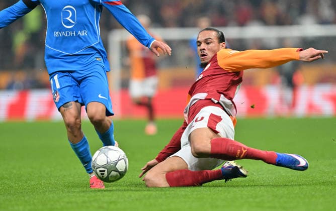 Galatasaray v Atletico Madrid - UEFA Champions League ISTANBUL, TURKIYE - JANUARY 21: Leroy Sane (ground) of Galatasaray in action against Thiago Almada (11) of Atletico Madrid during the UEFA Champions League week 7 football match between Galatasaray and Atletico Madrid at RAMS Park in Istanbul, Turkiye on January 21, 2026. Elif Ozturk Anadolu Istanbul Turkey. Editorial use only. Please get in touch for any other usage.  Copyright: x2026xAnadoluxElifxOzturkx
