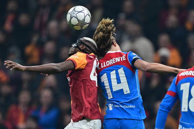 Galatasaray v Atletico Madrid - UEFA Champions League ISTANBUL, TURKIYE - JANUARY 21: Victor Osimhen (45) of Galatasaray in action against Marcos Llorente (14) of Atletico Madrid during UEFA Champions League week 7 football match between Galatasaray and Atletico Madrid at RAMS Park in Istanbul, Turkiye on January 21, 2026. Serhat Cagdas Anadolu Istanbul Turkey. Editorial use only. Please get in touch for any other usage.  Copyright: x2026xAnadoluxSerhatxCagdasx