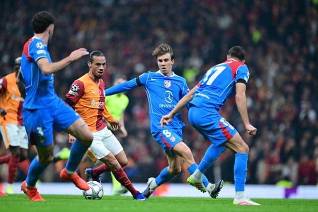 Galatasaray v Atletico Madrid - UEFA Champions League ISTANBUL, TURKIYE - JANUARY 21: Galatasaray s Leroy Sane (10) competes against Atletico Madrid s Pablo Barrios (8) during the UEFA Champions League match at RAMS Park in Istanbul, Turkiye, on January 21, 2026. Abdulhamid Hosbas Anadolu Istanbul Turkey. Editorial use only. Please get in touch for any other usage.  Copyright: x2026xAnadoluxAbdulhamidxHosbasx