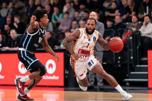 RJ Cole Umana Reyer Venice, 1 on the dribble against Ross Williams Veolia Towers Hamburg, 34 , GER, Veolia Towers Hamburg vs Umana Reyer Venice, Basketball, EuroCup, Matchday 15, Season 2025 2026, 21 01 2026 GER, Veolia Towers Hamburg vs Umana Reyer Venice, Basketball, EuroCup, Matchday 15, Season 2025 2026, 21 01 2026 Hamburg Copyright: xEibner-Pressefoto MaxxVincenx EP_MVN