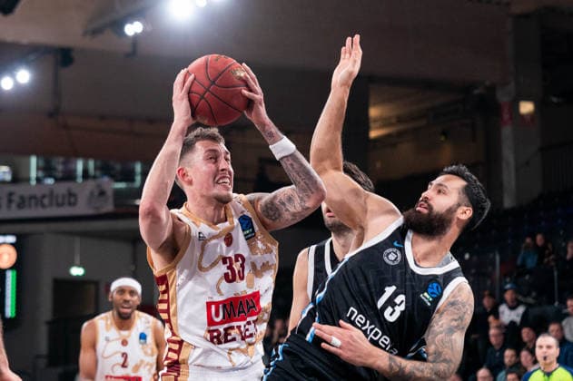 Kyle Wiltjer Umana Reyer Venice, 33 in duel with Martin Breunig Veolia Towers Hamburg, 13 , GER, Veolia Towers Hamburg vs Umana Reyer Venice, Basketball, EuroCup, Matchday 15, Season 2025 2026, 21 01 2026 GER, Veolia Towers Hamburg vs Umana Reyer Venice, Basketball, EuroCup, Matchday 15, Season 2025 2026, 21 01 2026 Hamburg Copyright: xEibner-Pressefoto MaxxVincenx EP_MVN