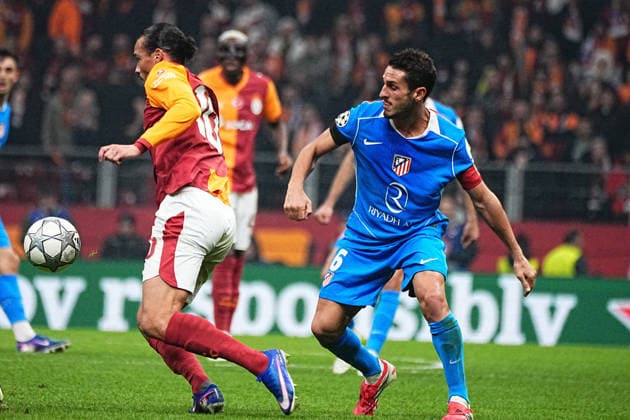 ISTANBUL, TURKEY - JANUARY 21: Leroy Sane (L) of Galatasaray SK and Koke (R) of Atletico de Madrid battle for the ball during the UEFA Champions League 2025 26 League Phase MD7 match between Galatasaray A.S. and Atletico de Madrid at Ali Sami Yen Spor Kompleksi Rams Park Stadium on January 21, 2026 in Istanbul, Turkey. Istanbul Turkey Copyright: xSeskimphotox GSaray-AMadrid-210126 (67)