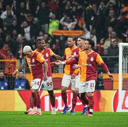 Galatasaray players celebrate their goal during the UEFA Champions League match between Galatasaray SK and Atletico Madrid, in Istanbul, Turkey, 21 January 2026. ( Copyright: FatihxErdogdux-xDepoxPhotos 18969967