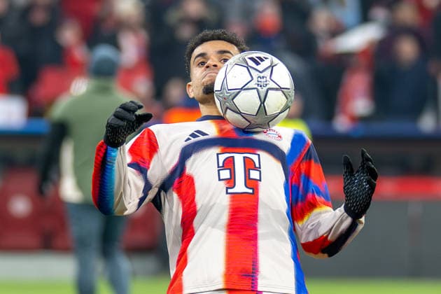 Luis Diaz 14 FC Bayern Muenchen juggles with the ball, Portraet, FC Bayern Muenchen vs Royale Union Saint Gilloise, Football, UEFA Champions League, 7 Matchday, 21 01 2026 DFB regulations prohibit any use of photographs as image sequences and or quasi video Muenchen Bayern Germany Copyright: xkolbert-press UlrichxGamelx
