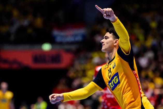 260121 Nikola Roganovic of Sweden celebrates during the EHF European Handball Championship preliminary round match between Sweden and Croatia on January 21, 2026 in Malmö Photo Petter Arvidson BILDBYRAN kod PA PA1130 handball handball handball handballs em 2026 sverige sweden croatia kroatien ehf european handball championship sverige bbeng grappa33 jubel sverige sweden celebrates  Copyright: PETTERxARVIDSON BB260121PA153