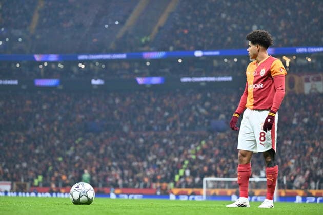 Galatasaray v Atletico Madrid - UEFA Champions League ISTANBUL, TURKIYE - JANUARY 21: Gabriel Sara (8) of Galatasaray prepares to use free kick during UEFA Champions League week 7 football match between Galatasaray and Atletico Madrid at RAMS Park in Istanbul, Turkiye on January 21, 2026. Abdulhamid Hosbas Anadolu Istanbul Turkey. Editorial use only. Please get in touch for any other usage.  Copyright: x2026xAnadoluxAbdulhamidxHosbasx
