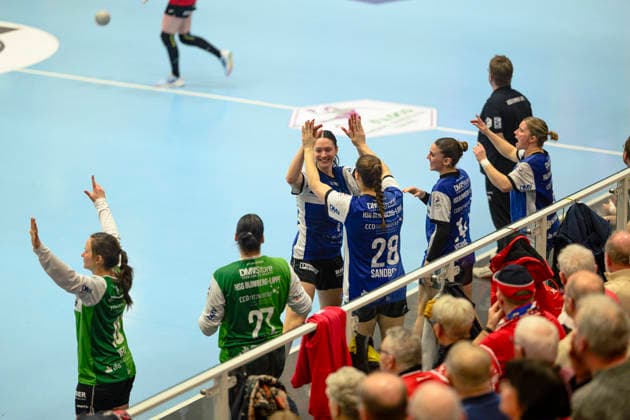 Nuria, Bucher center back, HSG Blomberg Lippe, 21 cheering on the bench for the 7m goal Lara Sophie, Lepschi goalkeeper, HSG Blomberg Lippe, 27 , Malin, Sandberg left back, HSG Blomberg Lippe, 28 , Ona, Vegue i Pena left back, HSG Blomberg Lippe, 14 , Steffen, Birkner coach, HSG Blomberg Lippe GER, Thueringen, Thueringer HC vs HSG Blomberg Lippe, Alsco Handball Bundesliga Frauen, 1 Handballbundesliga Frauen, Handball, 14 Matchday, Season 2025 2026, 21 01 2026 GER, Thuringia, Thueringer HC vs HSG Blomberg Lippe, Alsco Handball Bundesliga Frauen, 1 Handballbundesliga Frauen, Handball, 14 Matchday, Season 2025 2026, 21 01 2026 Bad Langensalza Copyright: xEibner-Pressefoto MartinxHerbstx EP_MHT