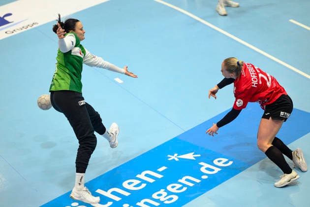 Nicole, Roth Goalkeeper, HSG Blomberg Lippe, 61 , Rikke, Hoffbeck Outside, Thueringer HC, 22 GER, Thuringia, Thueringer HC vs HSG Blomberg Lippe, Alsco Handball Bundesliga Frauen, 1 Handballbundesliga Frauen, Handball, 14 Matchday, Season 2025 2026, 21 01 2026 GER, Thuringia, Thueringer HC vs HSG Blomberg Lippe, Alsco Handball Bundesliga Frauen, 1 Handballbundesliga Frauen, Handball, 14 Matchday, Season 2025 2026, 21 01 2026 Bad Langensalza Copyright: xEibner-Pressefoto MartinxHerbstx EP_MHT