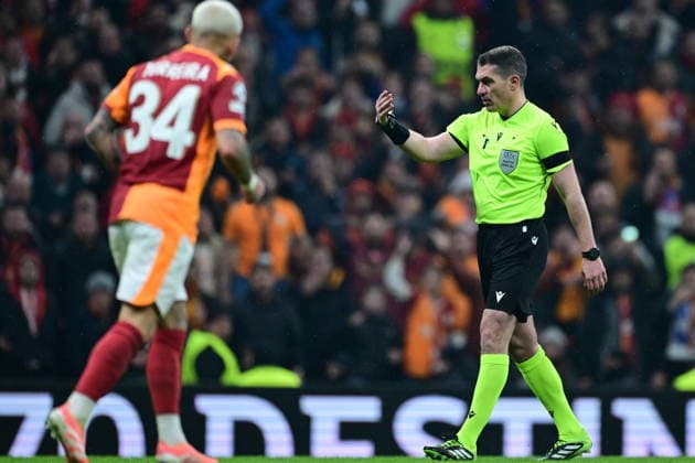 Galatasaray v Atletico Madrid - UEFA Champions League ISTANBUL, TURKIYE - JANUARY 21: Referee Istvan Kovacs leads the UEFA Champions League week 7 football match between Galatasaray and Atletico Madrid at RAMS Park in Istanbul, Turkiye on January 21, 2026. Abdulhamid Hosbas Anadolu Istanbul Turkey. Editorial use only. Please get in touch for any other usage.  Copyright: x2026xAnadoluxAbdulhamidxHosbasx
