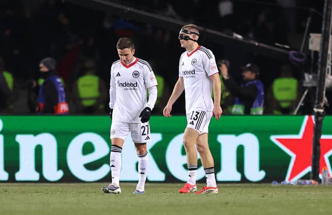21 01 2026, Football UEFA Champions League, Qarabag Agdam FK Eintracht Frankfurt, v l , Mario Götze Eintracht Frankfurt , Rasmus Kristensen Eintracht Frankfurt enttaeuscht, enttaeuscht looking, dissapointed, sad, frustiert, frustiert, frustrated DFL DFB REGULATIONS PROHIBIT ANY USE OF PHOTOGRAPHS AS IMAGE SEQUENCES AND OR QUASI VIDEO xdcx Copyright: HMBxMedia Claus