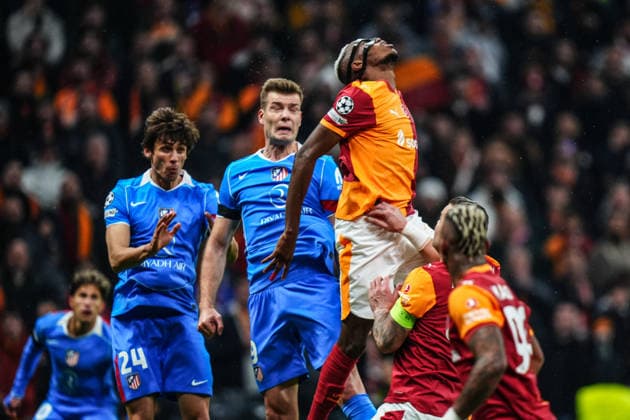 Galatasaray v Atletico Madrid - UEFA Champions League ISTANBUL, TURKIYE - JANUARY 21: Victor Osimhen (R) of Galatasaray in action against Alexander Sorloth of Atletico Madrid during UEFA Champions League week 7 football match between Galatasaray and Atletico Madrid at RAMS Park in Istanbul, Turkiye on January 21, 2026. Hakan Akgun Anadolu Istanbul Turkey. Editorial use only. Please get in touch for any other usage.  Copyright: x2026xAnadoluxHakanxAkgunx