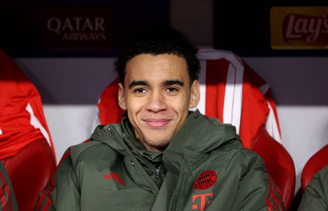 Football, Men, Champions League, Season 2025 2026, FC Bayern München Royale Union Saint Gilloise, Matchday 7, Allianz Arena Jamal Musiala FC Bayern München on the substitutes bench, sitting on the substitutes bench