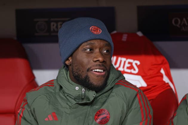 Football, Men, Champions League, Season 2025 2026, FC Bayern München Royale Union Saint Gilloise, Matchday 7, Allianz Arena Alphonso Davies FC Bayern München on the substitutes bench, sitting on the substitutes bench