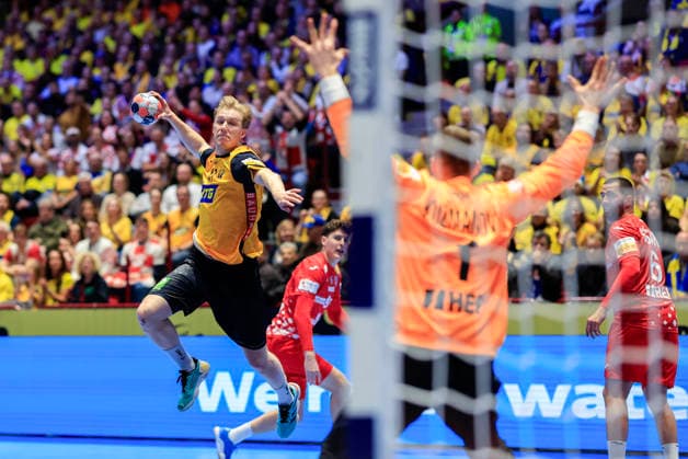MALMÖ, SWEDEN 20260121 Swedens Eric Johansson shoots during the group stage match of the European Handball Championship Group E between Sweden and Croatia at Malmö Arena, Malmö, Sweden, January 21, 2026 MALMÖ SWEDEN x10600x  Copyright: xAndreasxHillergren TTx EUROPEAN HANDBALL CHAMPIONSHIP 2026 SWEDEN-CROATIA