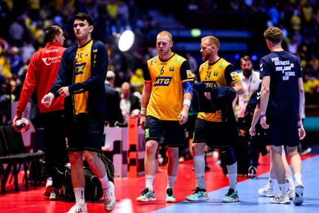 260121 Nikola Roganovic, Felix Möller and Jim Gottfridsson of Sweden looks dejected during the EHF European Handball Championship preliminary round match between Sweden and Croatia on January 21, 2026 in Malmö Photo Petter Arvidson BILDBYRAN kod PA PA1130 handball handball handball handballs em 2026 sverige sweden croatia kroatien ehf european handball championship sverige bbeng grappa33 depp sverige sweden  Copyright: PETTERxARVIDSON BB260121PA170