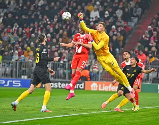 21 01 2026, Football UEFA Championsleague 2025 2026 Preliminary Round 7 Matchday, FC Bayern Munich Union Saint Gilloise, in the Allianz Arena Munich f l Christian Burgess Union Saint Gilloise , Harry Kane FC Bayern Munich and Kjell Scherpen Union Saint Gilloise DFL and DFB regulations prohibit any use of photographs as image sequences and or quasi video