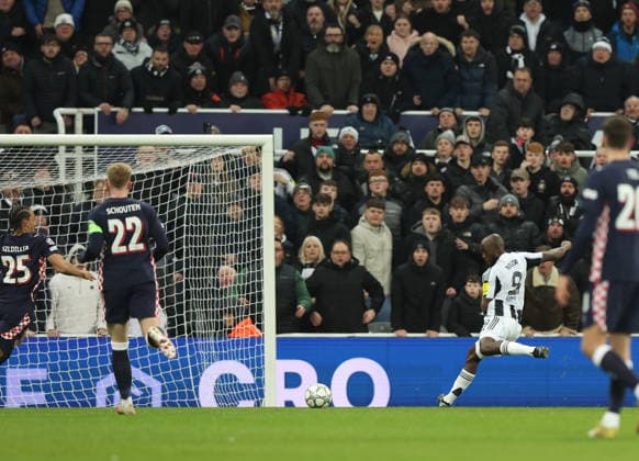 Newcastle Upon Tyne, England, 21st January 2026. Joanne Wissa of Newcastle United scoring the first goal during the Newcastle United vs PSV Eindhoven UEFA Champions League match at St. James Park, Newcastle Upon Tyne. Picture credit should read: Nigel Roddis Sportimage EDITORIAL USE ONLY. No use with unauthorised audio, video, data, fixture lists, club league logos or live services. Online in-match use limited to 120 images, no video emulation. No use in betting, games or single club league player publications. SPI_021_NR_NEWC_PSV SPI-4467-0024