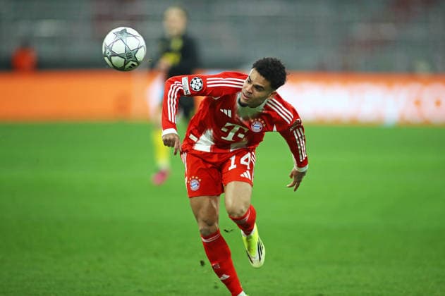 Football, Men, Champions League, Season 2025 2026, FC Bayern München Royale Union Saint Gilloise, Matchday 7, Allianz Arena Luis Diaz FC Bayern München with a view of the ball in attack