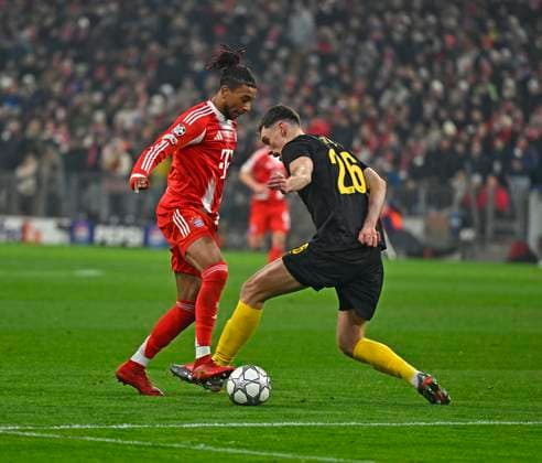 21 01 2026, Football UEFA Championsleague 2025 2026 Preliminary Round 7 Matchday, FC Bayern Munich Union Saint Gilloise, at Allianz Arena Munich v l Michael Olise FC Bayern Munich v Ross Sykes Union Saint Gilloise DFL and DFB regulations prohibit any use of photographs as image sequences and or quasi video