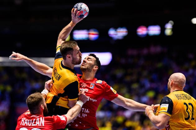 260121 Albin Lagergren of Sweden and Zvonimir Srna of Croatia during the EHF European Handball Championship preliminary round match between Sweden and Croatia on January 21, 2026 in Malmö Photo Petter Arvidson BILDBYRAN kod PA PA1130 handball handball handball handballs em 2026 sverige sweden croatia kroatien ehf european handball championship sverige bbeng grappa33 sverige sweden  Copyright: PETTERxARVIDSON BB260121PA195