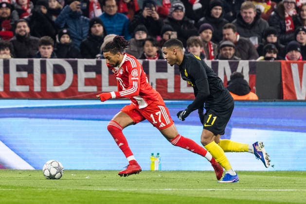MUNICH, GERMANY - JANUARY 21: Michael Olise (FC Bayern Muenchen, 17) controls the ball against Guilherme Smith (Royale Union Saint-Gilloise, 11) during the UEFA Champions League match between FC Bayern Munich vs. Royale Union Saint-Gilloise at Allianz Arena on matchday 7 of the UEFA Champions League Season 2025 26 on January 21, 2025 in Munich, Germany. Bavaria Germany Copyright: xSteffiexWunderlx
