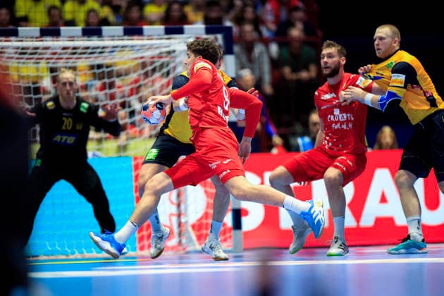 Croatias Luka Lovre Klarica with the ball during the handball match of the European Handball Championship Group E between Sweden and Croatia at Malmö Arena, Malmö, Sweden, January 21, 2026 MALMÖ SWEDEN x10600x  Copyright: xAndreasxHillergren TTx EHF EURO 2026 SWEDEN-CROATIA