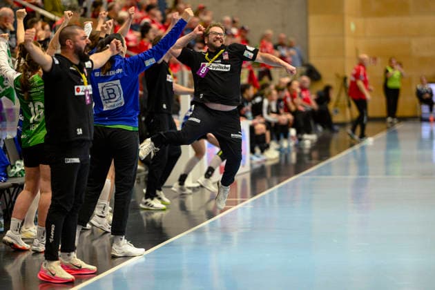 Steffen, Birkner coach, HSG Blomberg Lippe jubilation, jump to the final whistle victory against Thueringer HC Auswaerts GER, Thuringia, Thueringer HC against HSG Blomberg Lippe, Alsco Handball Bundesliga Frauen, 1 Handballbundesliga Frauen, Handball, Matchday 14, Season 2025 2026, 21 01 2026 GER, Thuringia, Thueringer HC vs HSG Blomberg Lippe, Alsco Handball Bundesliga Frauen, 1 Handballbundesliga Frauen, Handball, Matchday 14, Season 2025 2026, 21 01 2026 Bad Langensalza Copyright: xEibner-Pressefoto MartinxHerbstx EP_MHT