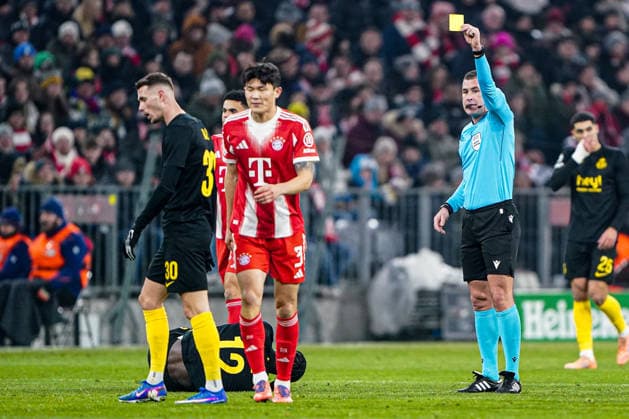 2026-01-21 FC Bayern München v R. Union Saint-Gilloise - UEFA Champions League 2025 26 League Phase MD7 MUNICH, GERMANY - JANUARY 21: Minjae Kim of FC Bayern M++nchen receives a yellow card from referee Rade Obrenovic during the UEFA Champions League 2025 26 League Phase MD7 match between FC Bayern M++nchen and R. Union Saint-Gilloise at Football Arena Munich on January 21, 2026 in Munich, Germany. Munich Football Arena Munich Germany Content not available for redistribution in The Netherlands directly or indirectly through any third parties. Copyright: xAndrexWeeningx