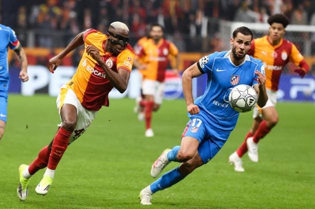 Galatasaray v Atletico Madrid - UEFA Champions League ISTANBUL, TURKIYE - JANUARY 21: Victor Osimhen (L) of Galatasaray in action against David Hancko (R) of Atletico Madrid during the UEFA Champions League week 7 football match between Galatasaray and Atletico Madrid at RAMS Park in Istanbul, Turkiye on January 21, 2026. Cem Tekkesinoglu Anadolu Istanbul Turkey. Editorial use only. Please get in touch for any other usage.  Copyright: x2026xAnadoluxCemxTekkesinoglux