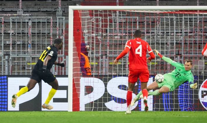 Union s Promise David and Bayern s goalkeeper Manuel Neuer fight for the ball during a soccer game between German FC Bayern Munich and Belgian Royale Union Saint-Gilloise, on Wednesday 21 January 2026 in Munich, on the seventh day of the League phase of the UEFA Champions League tournament. VIRGINIExLEFOUR  x157561501x
