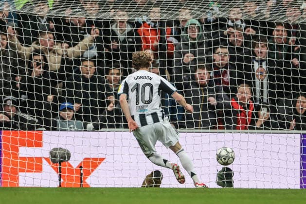 UEFA Champions League Matchday 7 of 8 Newcastle United v PSV Eindhoven Anthony Gordon of Newcastle Untied scores to make it 2-0 during the UEFA Champions League Matchday 7 of 8 Newcastle United v PSV Eindhovenn at St. James s Park, Newcastle, United Kingdom, 21st January 2026 (Photo by Mark Cosgrove News Images) Newcastle St. James s Park Tyne and Wear United Kingdom Copyright: xMarkxCosgrove NewsxImagesx