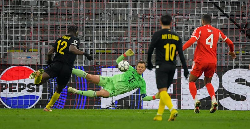 21 01 2026, xemx, Football UEFA Champions League, FC Bayern Muenchen Union Saint Gilloise v l Promise David Union Saint Gilloise , Manuel Neuer FC Bayern Muenchen with parade DFL DFB REGULATIONS PROHIBIT ANY USE OF PHOTOGRAPHS as IMAGE SEQUENCES and or QUASI VIDEO Muenchen