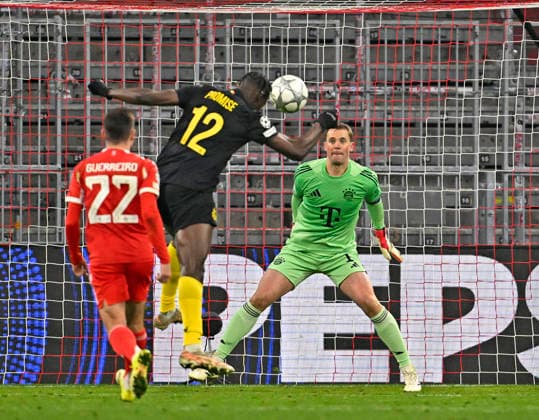 21 01 2026, Football UEFA Championsleague 2025 2026 Preliminary Round 7 Matchday, FC Bayern Munich Union Saint Gilloise, in the Allianz Arena Munich f l Raphael Guerreiro FC Bayern Munich , Promise David Union Saint Gilloise and goalkeeper Manuel Neuer FC Bayern Munich DFL and DFB regulations prohibit any use of photographs as image sequences and or quasi video